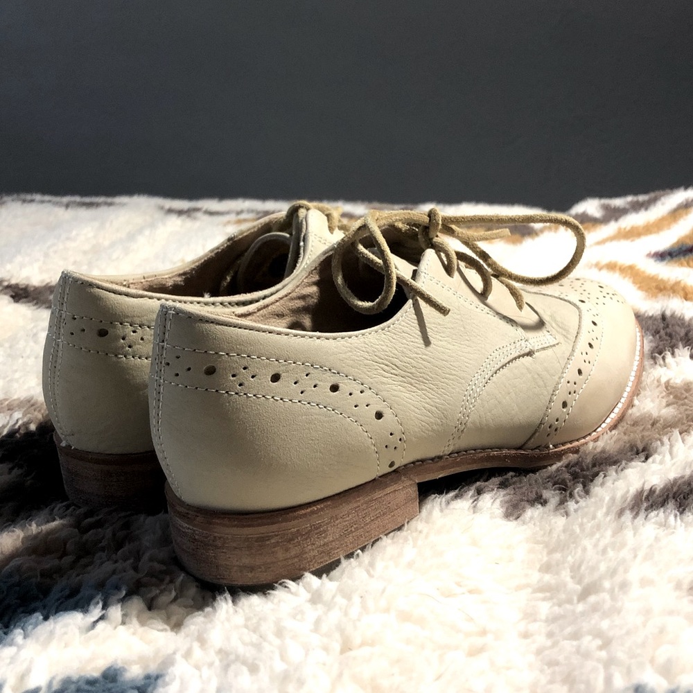 Caterpillar woman’s Oxford Loafers in Cream Leather